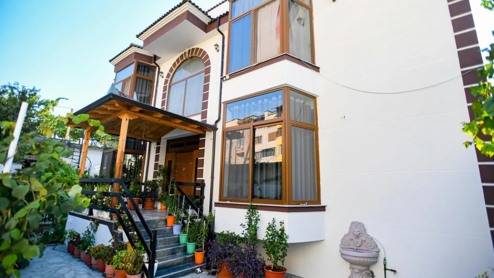 Guest house Vila Rivaaa Berat